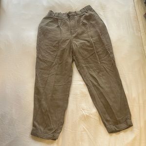 Zara woman’s cropped taupe trousers. Size XS